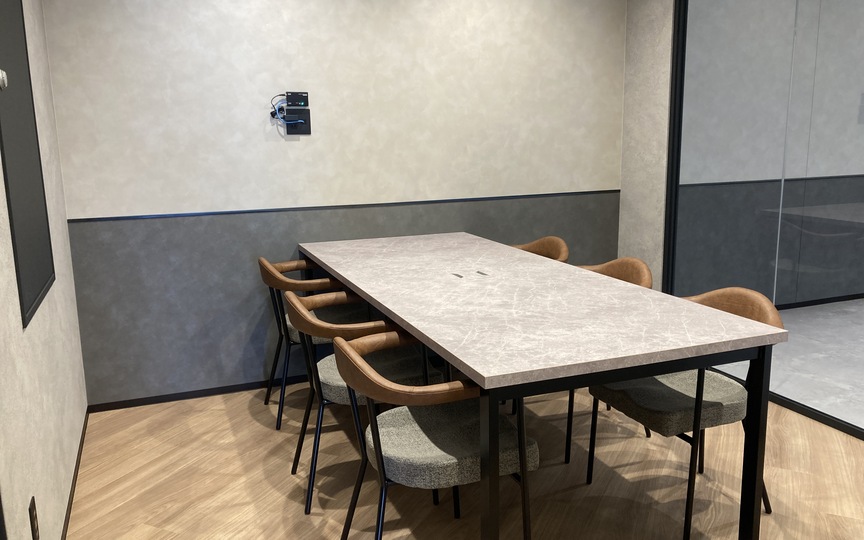 溜池山王駅徒歩1分！スタイリッシュで洗練された内装デザインが魅力のセットアップオフィスの写真2