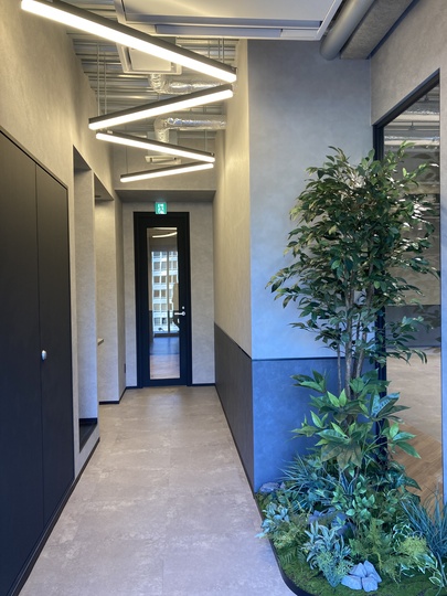 溜池山王駅徒歩1分！スタイリッシュで洗練された内装デザインが魅力のセットアップオフィスの写真3