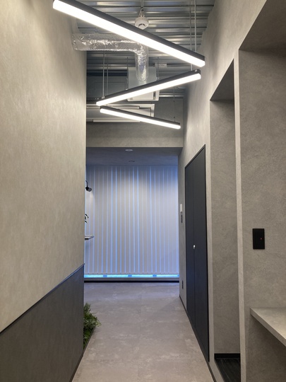 溜池山王駅徒歩1分！スタイリッシュで洗練された内装デザインが魅力のセットアップオフィスの写真4