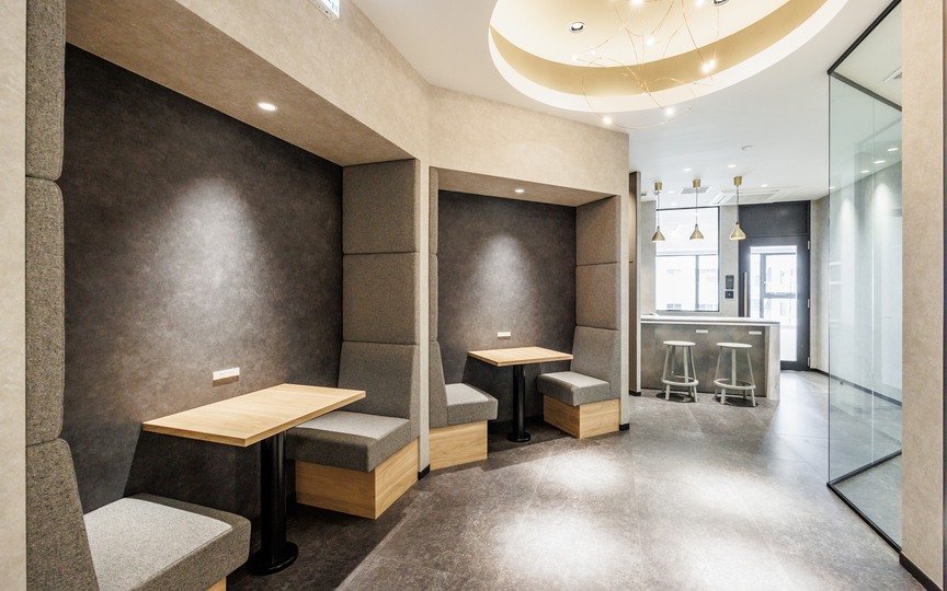 JR水道橋駅徒歩1分｜快適な執務環境が整った、会議室・テレカンブース各2室完備のセットアップオフィス