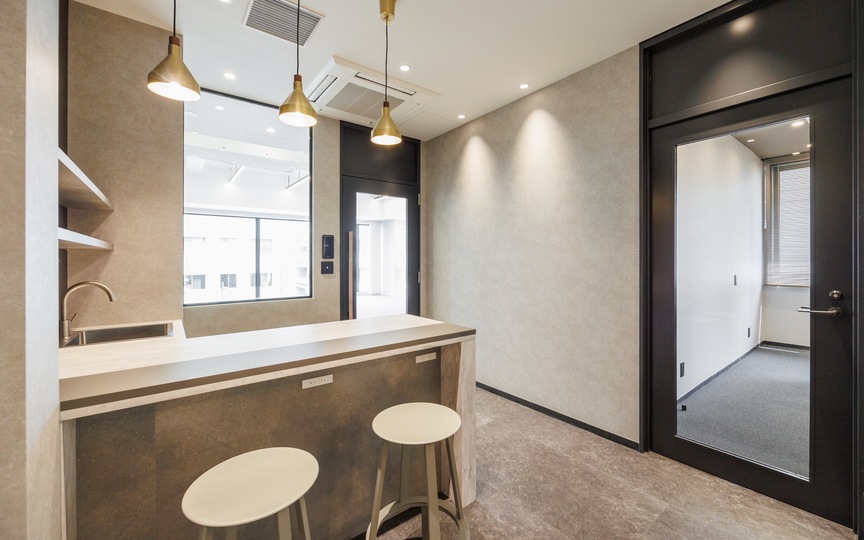 JR水道橋駅徒歩1分｜快適な執務環境が整った、会議室・テレカンブース各2室完備のセットアップオフィスの写真2