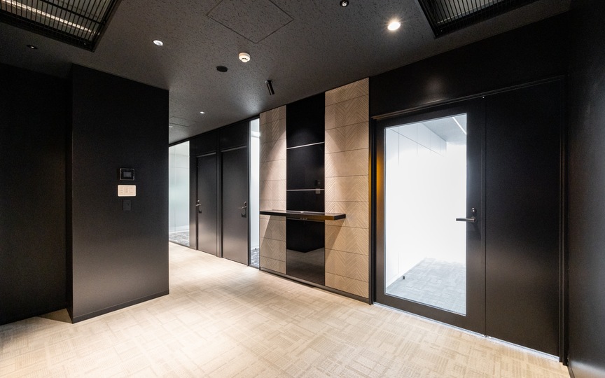 秋葉原駅徒歩2分！遊び心あふれる外観・内装デザインが魅力の屋上付きセットアップオフィスの写真3