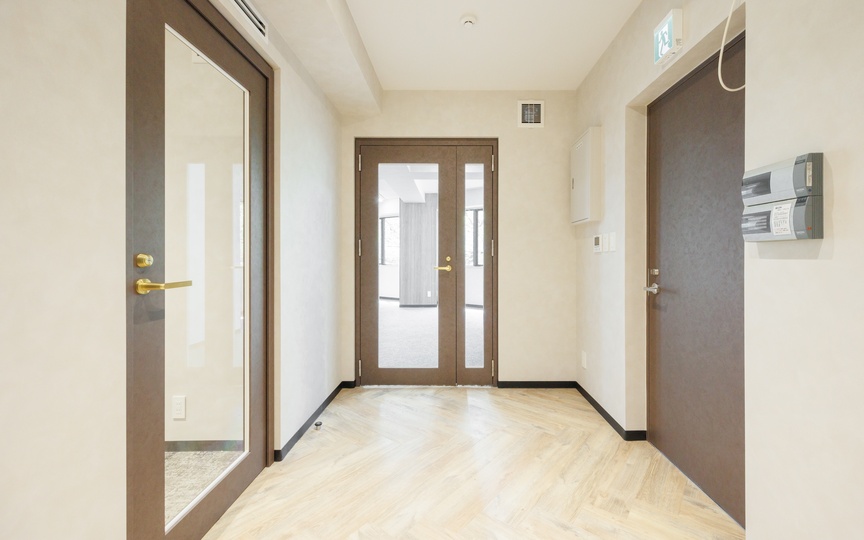 JR市ヶ谷駅徒歩7分｜都心ながら、緑を身近に感じる落ち着いた周辺環境が魅力のセットアップオフィスの写真2