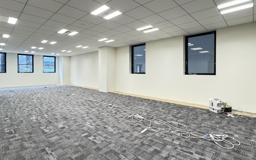 麹町駅徒歩1分！会議室2室完備、開放感のあるラウンジが魅力のセットアップオフィスの写真5
