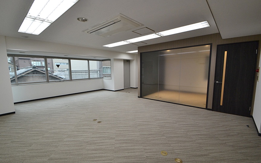 新富町駅まで徒歩2分！小規模チーム向け、会議室・受付台を備えたセットアップオフィス