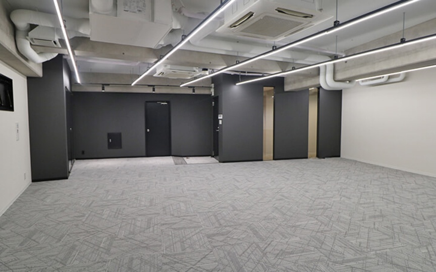 本郷三丁目駅まで徒歩2分！注目の『本郷バレー』エリア、8名用会議室付きセットアップオフィスの写真1