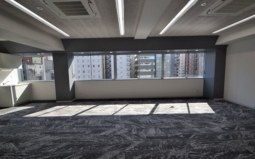 新富町駅まで徒歩1分！屋上バルコニー付き、会議室完備のセットアップオフィスの写真7