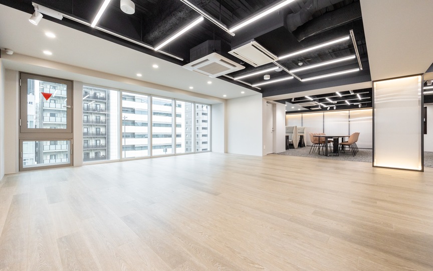 JR御徒町駅徒歩5分!黒天井×ライン照明のモダンな内装が魅力の屋上テラス付きセットアップオフィスの写真6