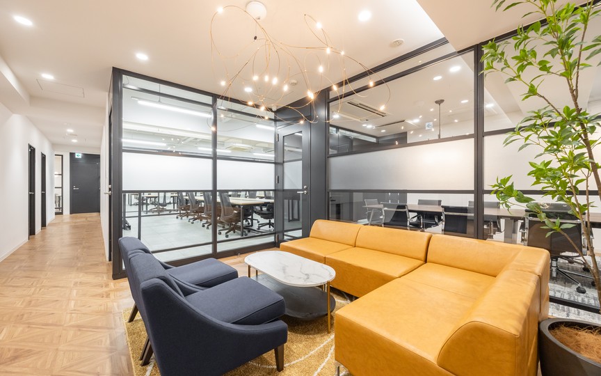 【即日入居可】新富町駅・築地駅まで徒歩7分！こだわりの内装デザインが魅力のセットアップオフィスの写真2