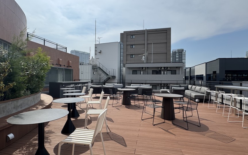 新富町駅徒歩1分！会議室3室・テレカンブース8室、用途の柔軟な個室付きのフルセットアップオフィスの写真1