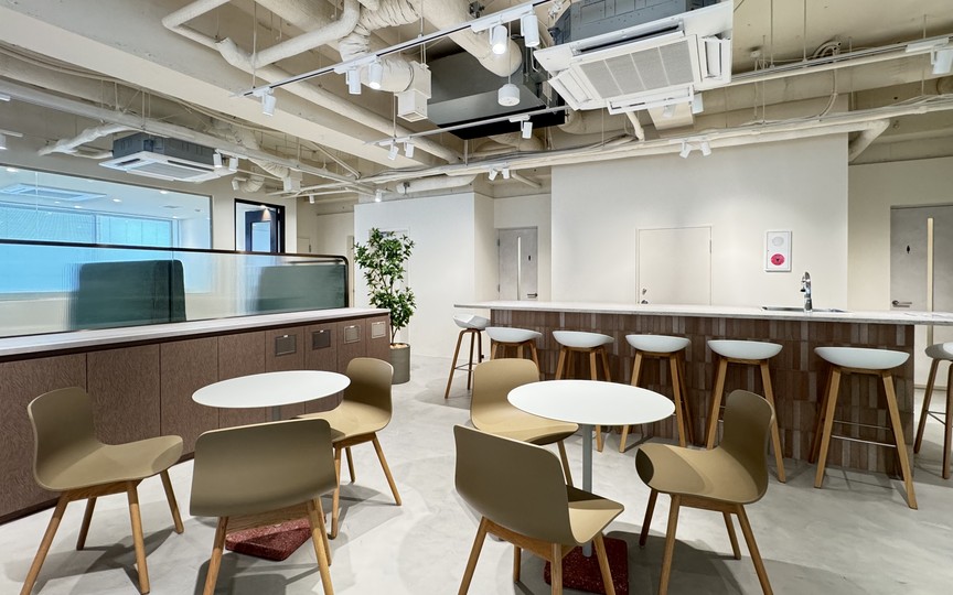 新富町駅徒歩1分！会議室3室・テレカンブース8室、用途の柔軟な個室付きのフルセットアップオフィスの写真5