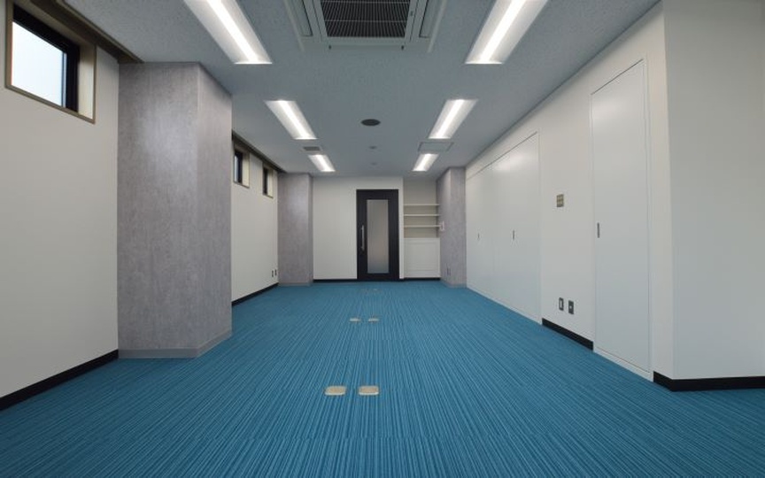 小伝馬町駅徒歩1分！4名用ミーティングスペースを備えた、小規模チーム向けセットアップオフィスの写真1
