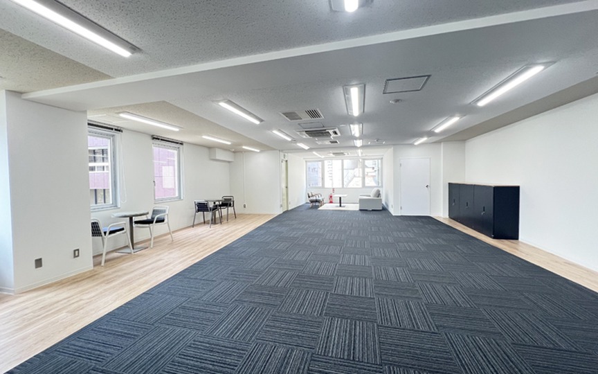 神保町駅徒歩4分！受付・会議室・リフレッシュスペースを備えた、3面採光の明るいセットアップオフィスの写真1