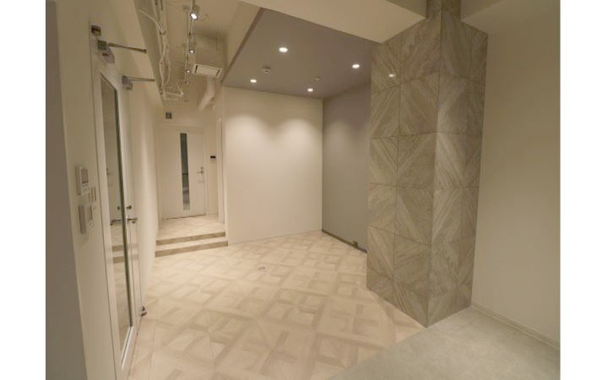 神保町駅徒歩1分！靖国通り沿い、コンパクトながら会議室・男女別トイレを備えたセットアップオフィス3