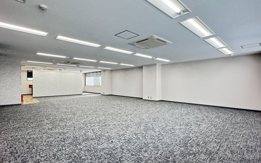 【敷金最大0】赤坂見附駅徒歩4分！会議室3室・テレカンブース2室完備のセットアップオフィスの写真1