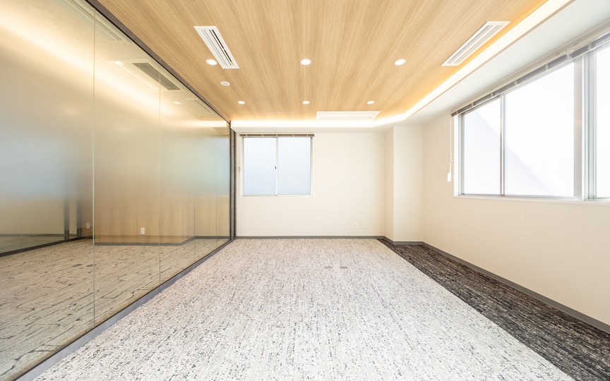 人形町駅徒歩3分！ガラスパーティションの会議室2室を備えた、開放的な雰囲気のセットアップオフィスの写真6