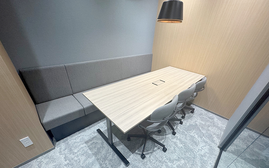 豪華なビルエントランスが特徴的なコンパクトセットアップオフィス