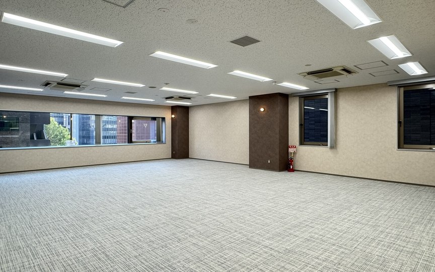 御成門駅徒歩2分！会議室2室・テレカンブース付き、レイアウト自由度の高いセットアップオフィスの写真1