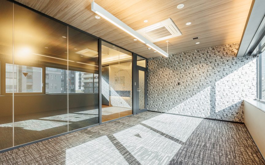 水天宮前駅まで徒歩3分！上質な雰囲気が魅力の、受付・会議室2室を備えたセットアップオフィスの写真3