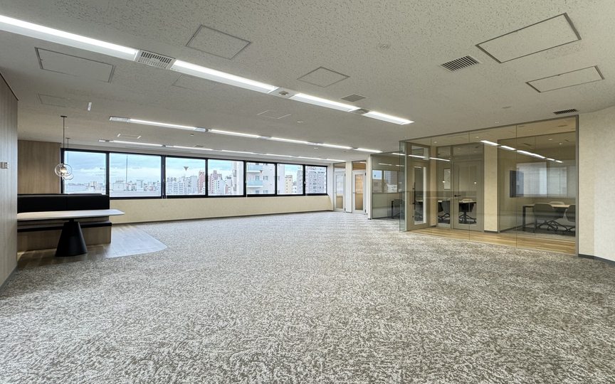 【即日入居可】本郷三丁目駅徒歩2分！会議室2室・テレカンブース3室付きのセットアップオフィス