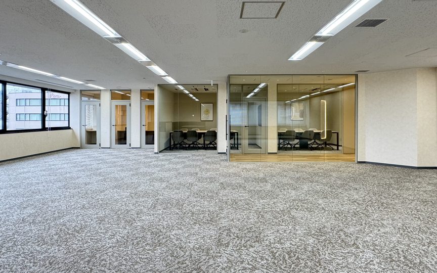 【即日入居可】本郷三丁目駅徒歩2分！会議室2室・テレカンブース3室付きのセットアップオフィスの写真4