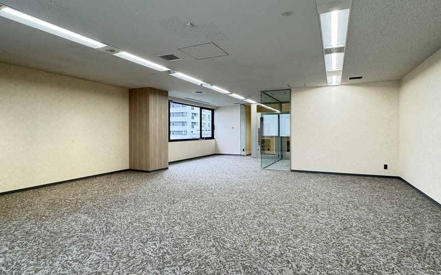 本郷三丁目駅徒歩2分！2026年2月エントランスリニューアル、トイレ・給湯室などの共用部も刷新済みのセットアップオフィスの写真3